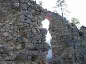 A tumbledown wall at the Ehrenberg ruins.  Note the tree
growing out of the top of the wall.  Photo by Xandie.