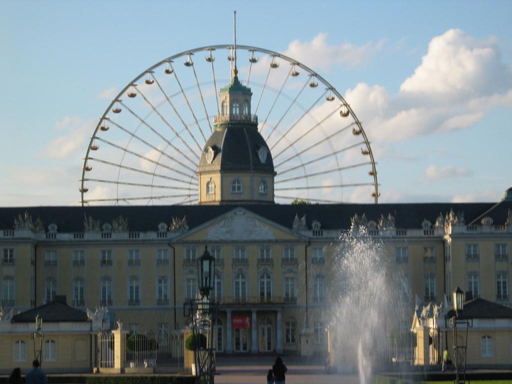 A closeup of the Karlsruhe palace with the Ferris wheel behind it.  I
was trying to get interesting motion blur on the wheel, but it turned
out to be difficult and all I wound up with was a picture that looked
unfocused.