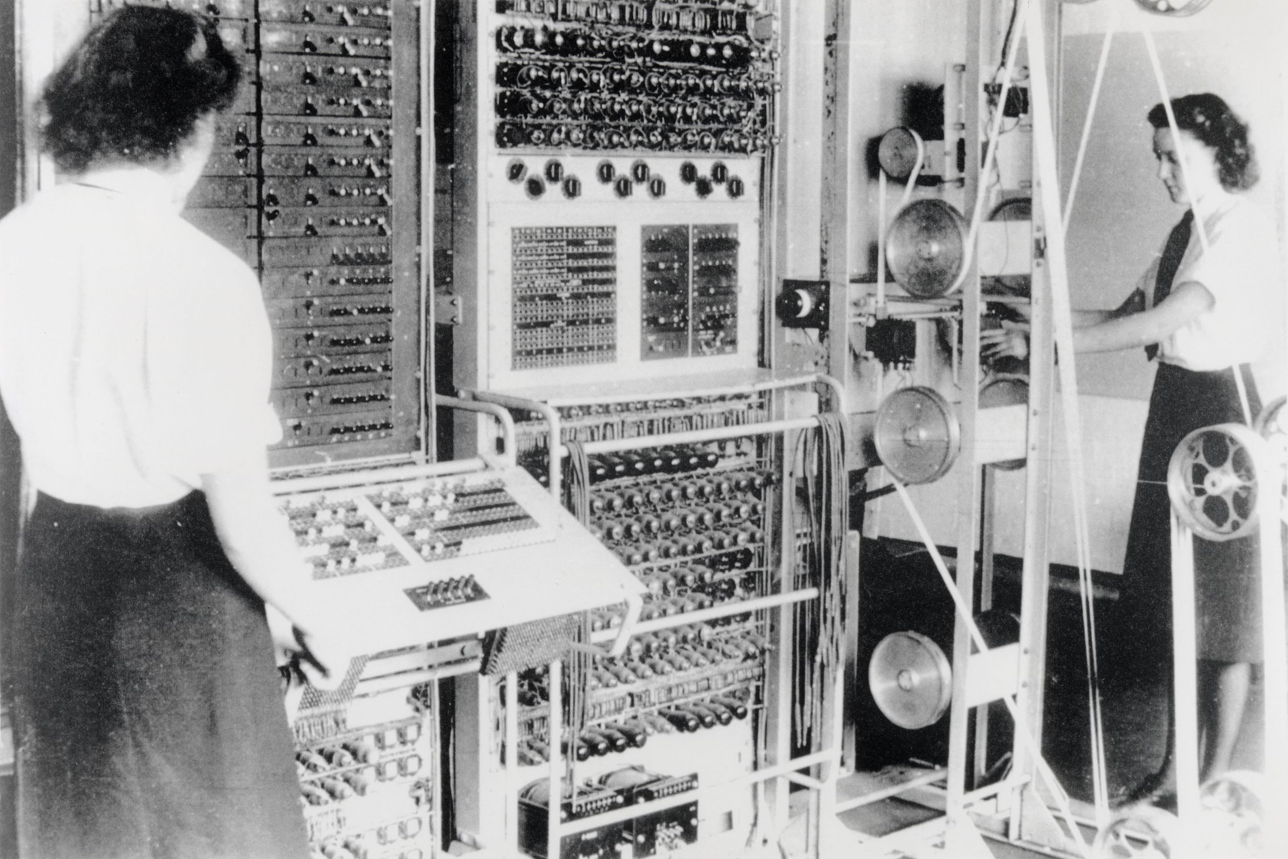 A Colossus Mark 2 codebreaking computer being operated by Dorothy Du Boisson (left) and Elsie Booker (right), 1943