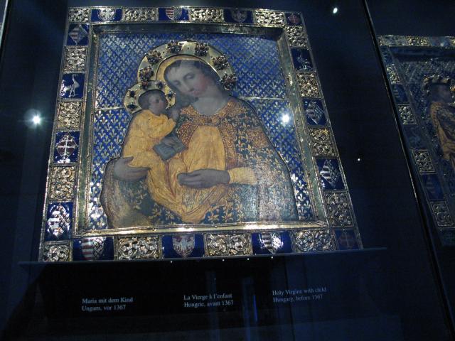 A Hungarian picture of the Madonna in the Aachen Cathedral's Schatzkammer (Treasure Chamber).  Note the metal halos.