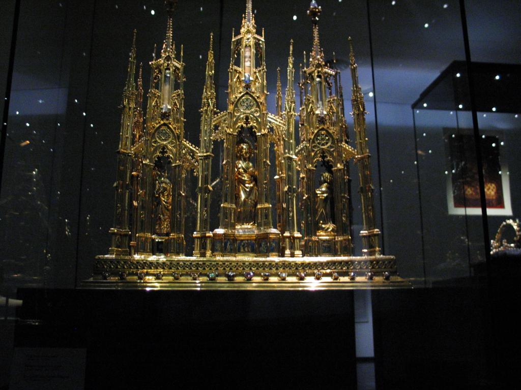 A very fancy reliquary in the Aachen Cathedral's Schatzkammer (Treasure Chamber).  I'm not sure what this one contains.