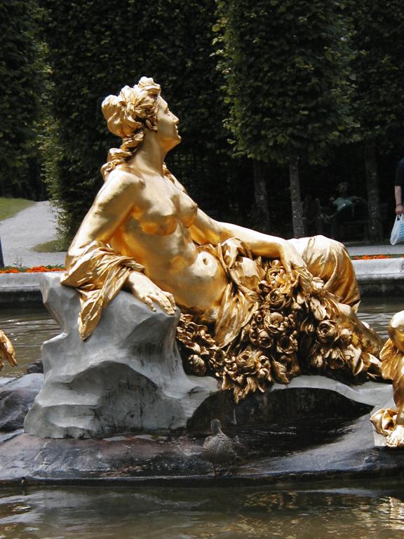 A detail of the gilded statues in the main fountain at Schlo
Linderhof.  Note the duck.  Photo by Pat using Xandie's camera.