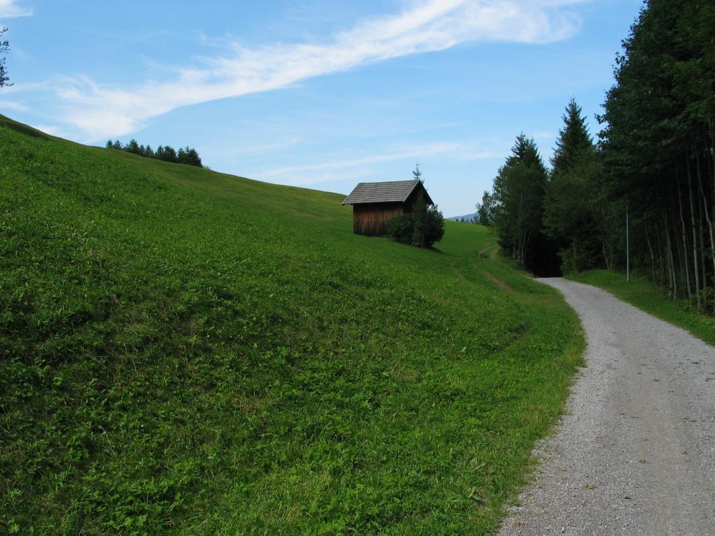 A small mountain hut on the path between Reutte-in-Tirol and the
Ehrenberg ruins.