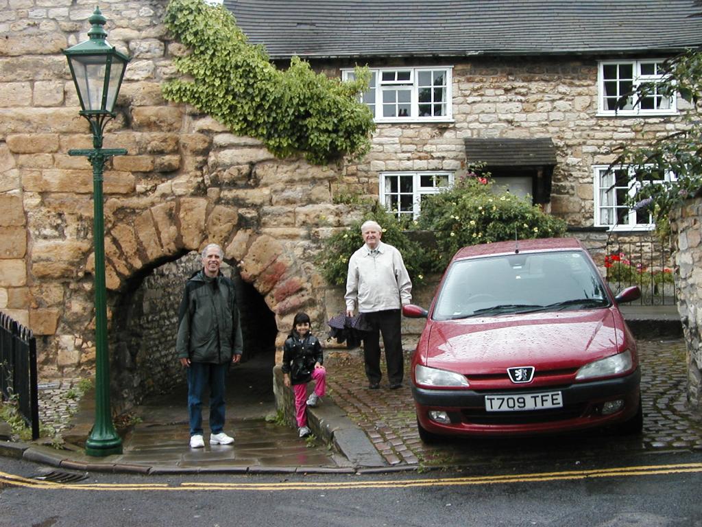 Geoff, Xandie, and Bob Markham outside the "Arch House" in Lincoln.
The house, which is owned by Bob's sister Norah, is built onto a Roman
arch.  Photo by Pat using Xandie's camera.